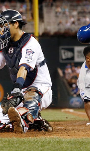 Morales homers twice, Royals score 7 in 9th to beat Twins